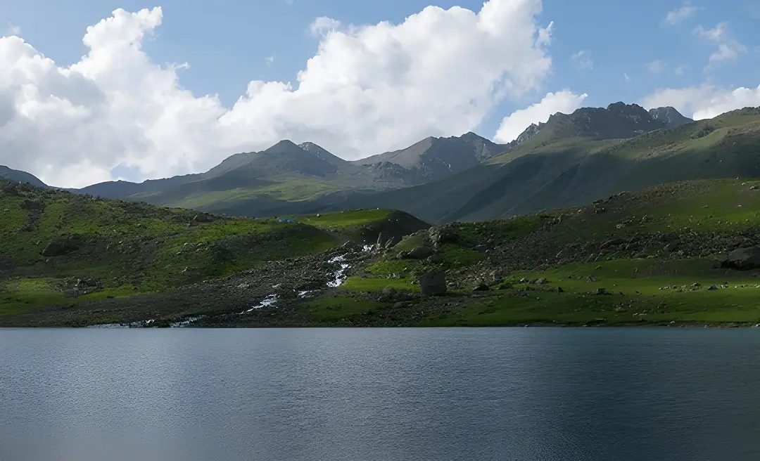 NARANAG TO GANGABAL TREK