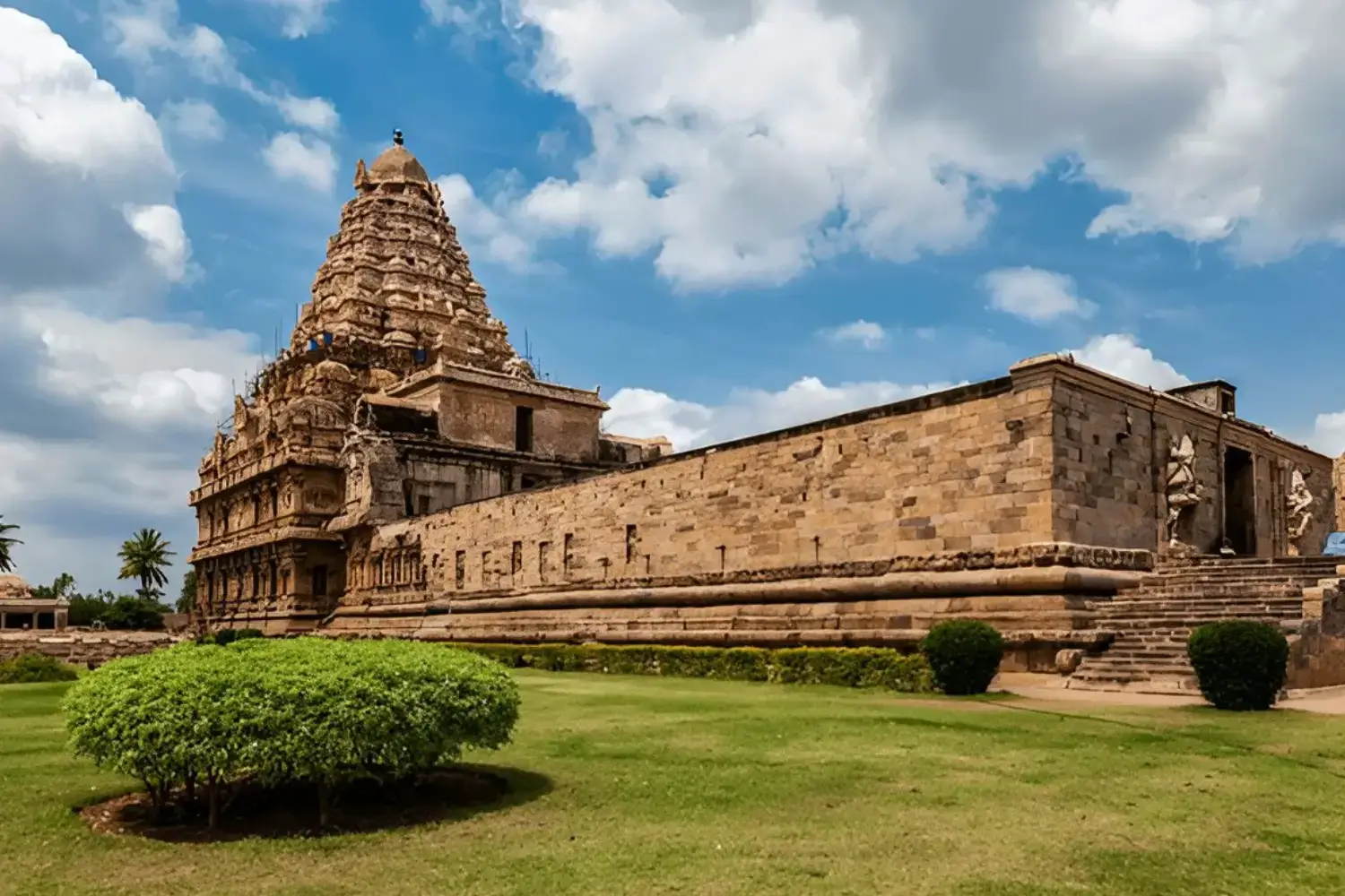 Brihadeeswarar Temple-Must Visit Temple in South India
