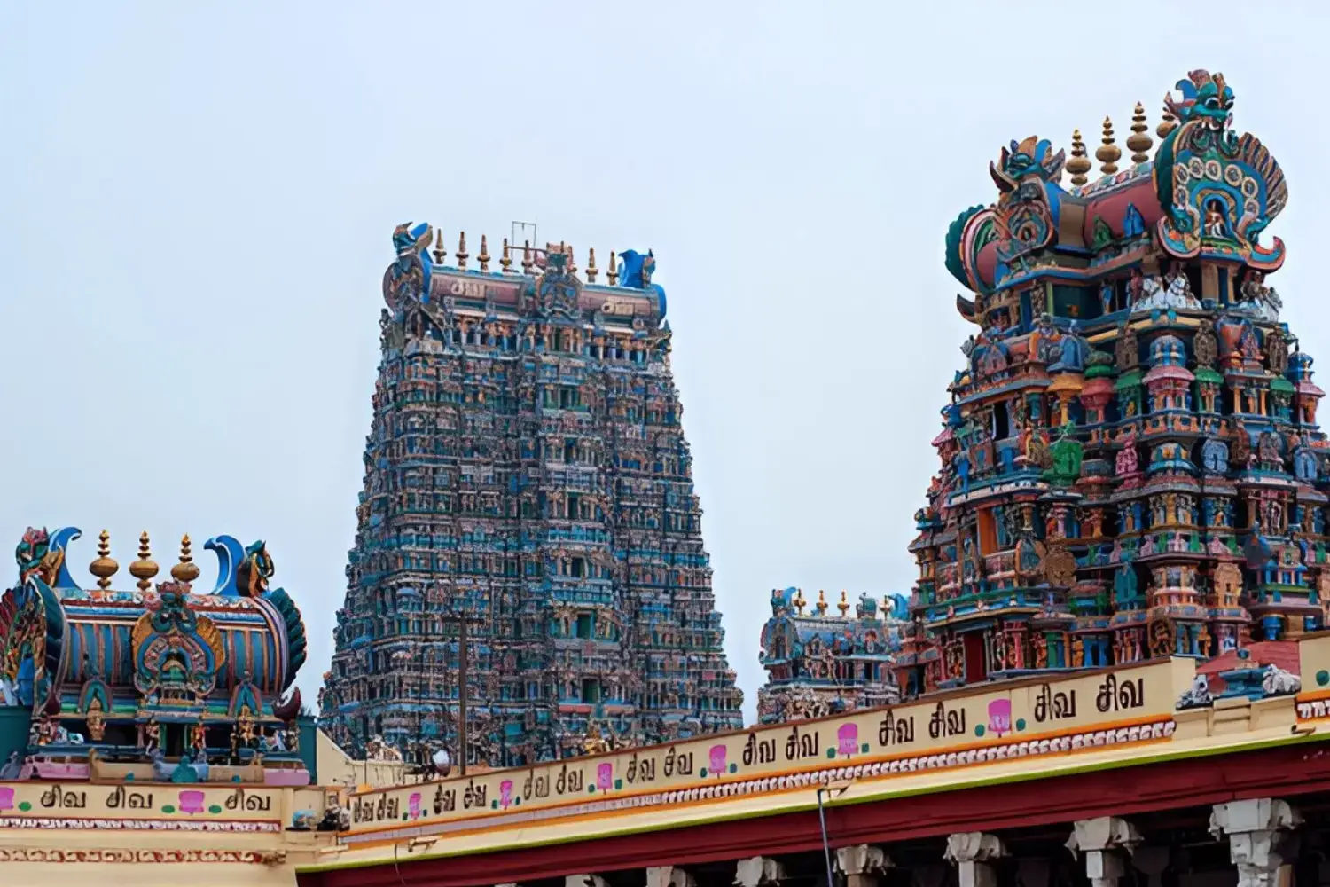 Meenakshi Amman Temple-Must Visit Temple in South India