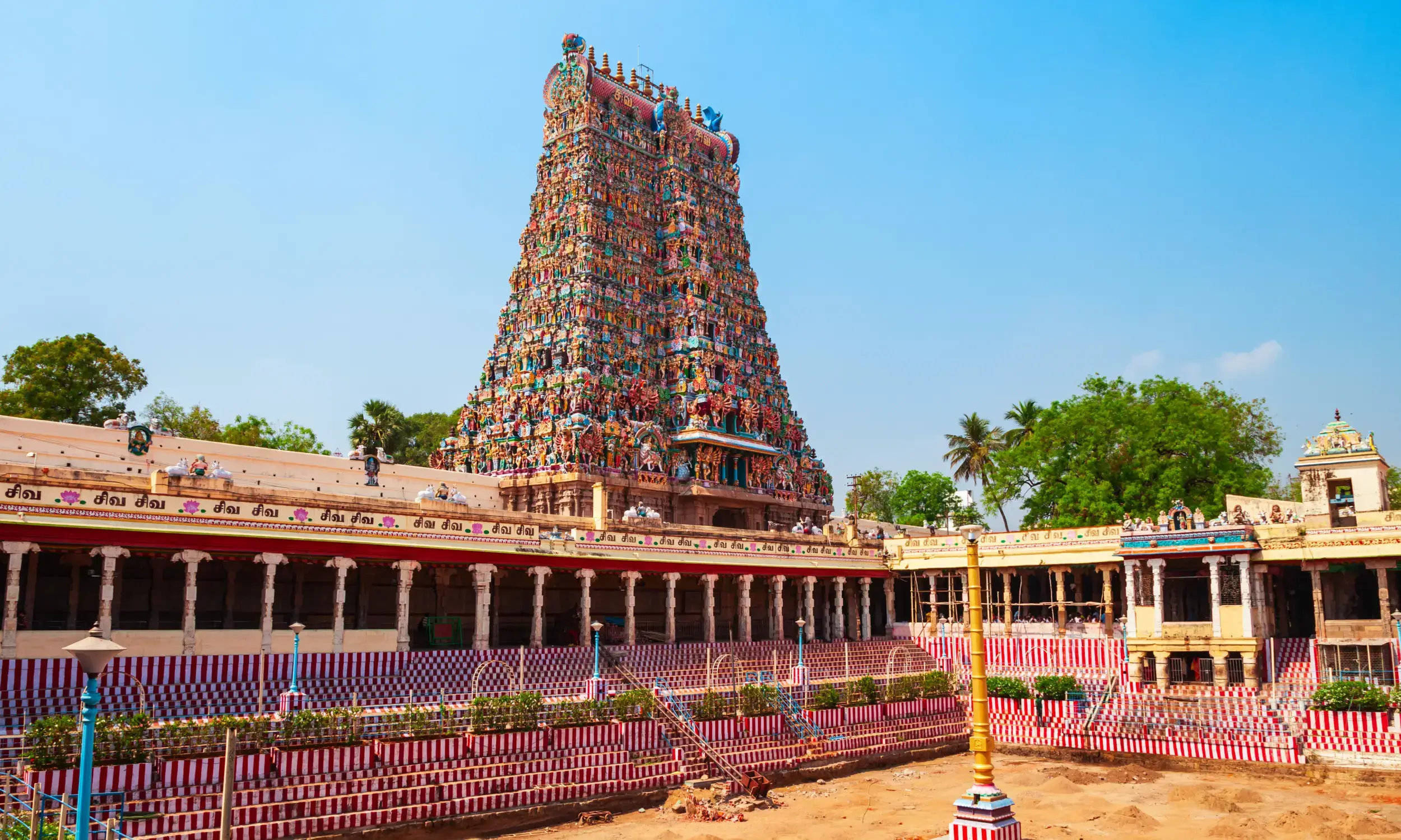 Meenakshi Amman Temple-Popular Religious Attractions in India