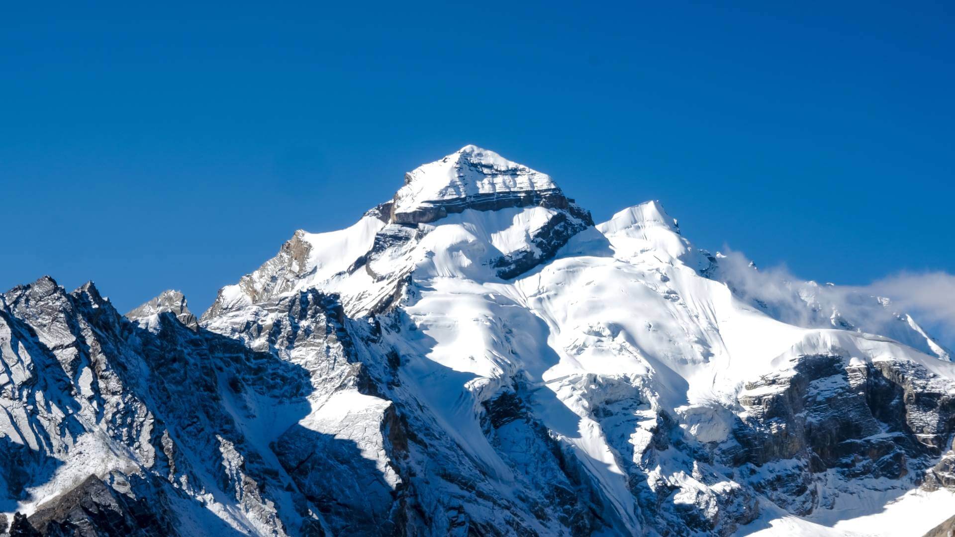 Peak Adventure Tours Pvt Ltd logo